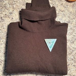 Benetton wool turtleneck with pin